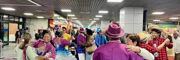 Receptivo junino da Setur-BA acolhe turistas e fortalece experiência de quem chega para o São João da Bahia