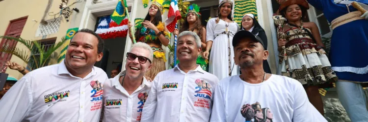 apinha amanhece tomada por multidão e celebração marca festejos do Dois de Julho, no Centro Histórico de Salvador