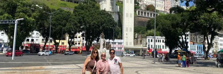 Agentes de viagens da Espanha conhecem atrativos turísticos de Salvador e Praia do Forte