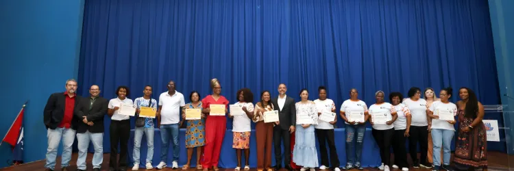 Estado da Bahia certifica 500 trabalhadores em cursos de qualificação profissional