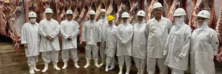 ADAB entrega certificado que autoriza Frigoalas a comercializar produtos em todo o Brasil