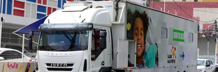 Em Salvador, Odontomóvel disponibiliza atendimento em saúde bucal gratuito para cerca de mil estudantes da rede estadual