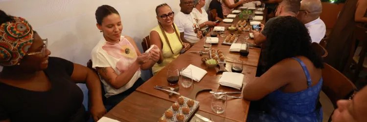 VLT de Salvador e RMS: Empreendedores e marisqueiras do Subúrbio participam de imersão em gastronomia de grande porte