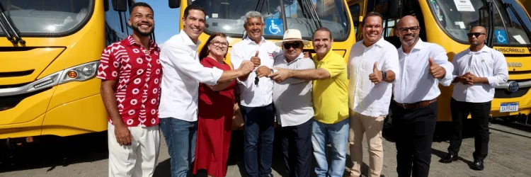 Jerônimo Rodrigues entrega 101 ônibus escolares rurais para ampliar transporte de estudantes em municípios baianos