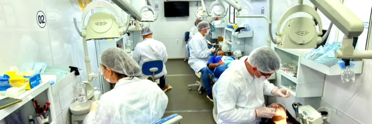 SEC e SESAB levam  Odontomóvel para atender estudantes do Arenoso, em Salvador