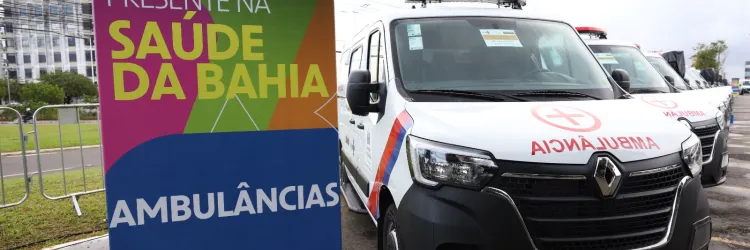 Entrega de 14 ambulâncias