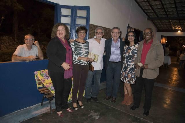 O Conselho Estadual de Educação da Bahia (CEE/BA) esteve presente à Feira Literária de Mucugê (Fligê), realizada entre 11 e 14 de agosto de 2016. Representaram o CEE/BA a sua presidente, Anatércia Contreiras, e a Conselheira Cláudia Moura. A curadoria da Feira Literária de Mucugê foi da professora Ester Maria Figueiredo Souza, que, dentre suas funções, também é Conselheira do CEE/BA.