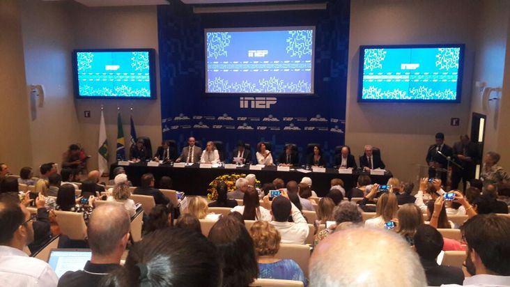 O Ministério da Educação (MEC) realizou reunião em Brasília para tratar do processo de elaboração da Base Nacional Comum Curricular (BNCC) do Ensino Médio. O encontro ocupou o auditório do Instituto Nacional de Estudos e Pesquisas Educacionais Anísio Teixeira (Inep), dias 25 e 26 janeiro. Representantes do MEC apresentaram e debateram as principais modificações realizadas entre a segunda e a terceira versões do documento da BNCC. A Presidente do Conselho Estadual de Educação da Bahia (CEE/BA), Profa. Dra. Anatércia Contreiras, esteve presente ao evento.  