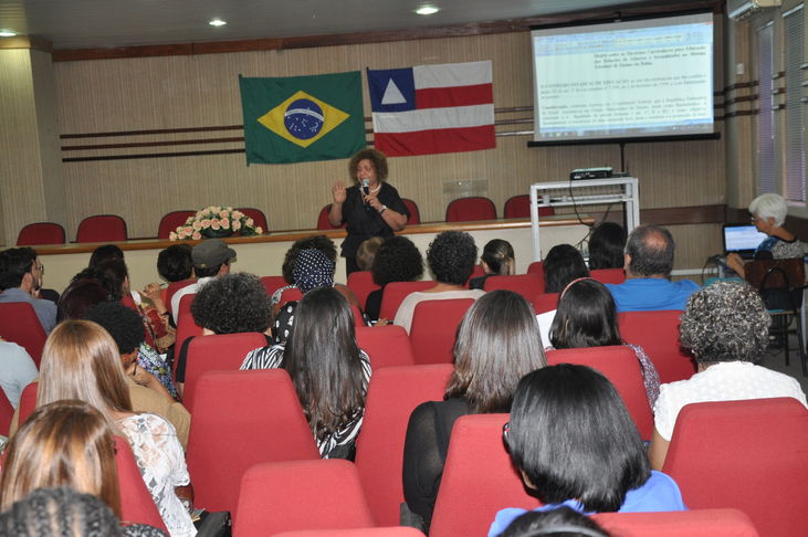 Na segunda-feira (29/05), a Comissão de Jovens e Adultos, do Conselho Estadual de Educação da Bahia (CEE/BA), promoveu Audiência Pública para discutir seu anteprojeto de resolução que dispõe sobre as Diretrizes Curriculares para Educação das Relações de Gêneros e Sexualidade no Sistema Estadual de Ensino da Bahia. 