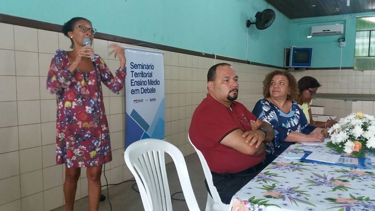 O Conselho Estadual de Educação da Bahia (CEE/BA) foi representando pela Conselheira Claudia Maria de Souza Moura nos Seminários Territoriais Ensino Médio em Debate, edição realizada na cidade de Valença, dia 14 de novembro (2017). O evento abrangeu toda a região do Núcleo Territorial de Educação (NTE) 06.
