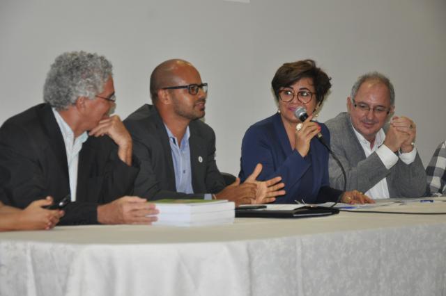 A CONAE 2018 (Conferência Nacional de Educação) foi oficialmente lançada, na tarde da segunda-feira (19/12/2016), pelo Fórum Estadual de Educação da Bahia – FEEBA, no Auditório da Secretaria de Educação da Bahia. Os membros do FEEBA participaram do ato oficial, que foi prestigiado também por grande representatividade na área da educação, com a presença de gestores, professores, pesquisadores e técnicos. 