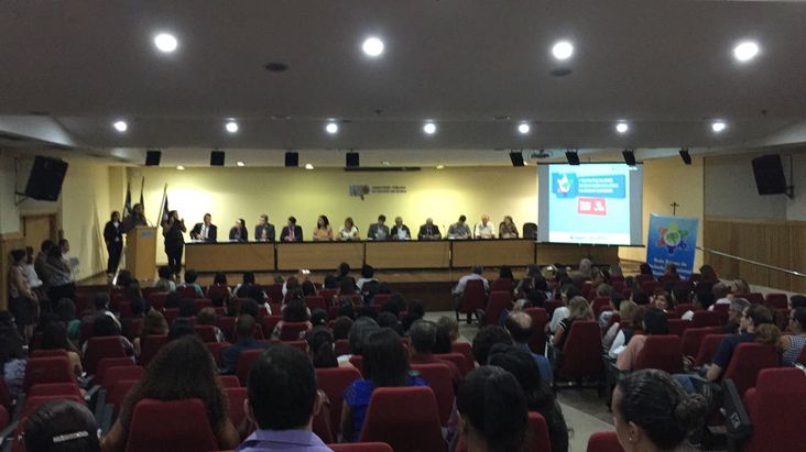 O Iº Encontro da Rede de Educação Inclusiva no Ensino Superior foi realizado hoje (24/11/2017), na sede do Ministério Público do Estado da Bahia (MP/BA), no bairro de Nazaré, em Salvador. O Conselho Estadual de Educação da Bahia (CEE/BA) foi representado no evento por sua diretora, a professora Vanusa Pitanga, e pelo Conselheiro Luiz Henrique Bottas Peixoto.