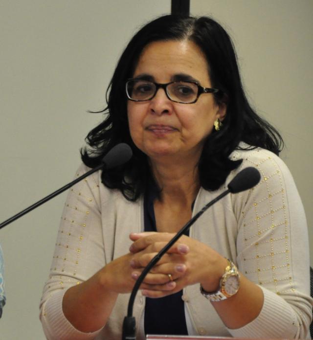 A Conselheira Ester Maria de Figueiredo Souza representou o Conselho Estadual de Educação da Bahia (CEE/BA) nos Seminários Territoriais Ensino Médio em Debate, na quinta-feira (30/11/2017). O evento vem percorrendo toda a Bahia, com programação em sedes de Núcleos Territoriais, sendo que esta última edição foi realizada na cidade de Vitória da Conquista (NTE 20).