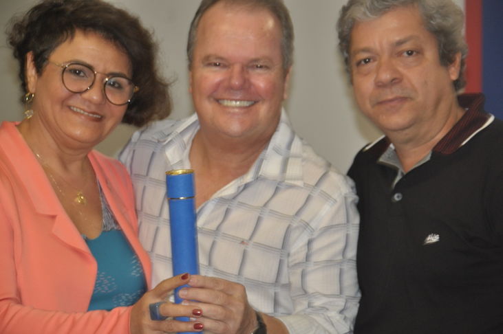 Na conclusão da sessão do dia 27 de março (2018), a Presidente do Conselho Estadual de Educação da Bahia, a Profa. Dra. Anatércia Ramos Lopes Contreiras,  fez um homenagem aos Conselheiros que concluíram seus mandatos e estavam deixando o CEE/BA. A Presidente agradeceu a convivência e o comprometimento dos 12 Conselheiros e uma Suplente que chegaram ao término de seus períodos no CEE/BA destacando os avanços do Conselho de Educação nos últimos anos, em muito alcançados devido ao árduo trabalho desses Conselheiros. Ao final, Anatércia Contreiras, em nome do CEE/BA, entregou a cada um deles certificados de reconhecimento pelos serviços prestados.