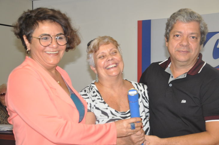 Na conclusão da sessão do dia 27 de março (2018), a Presidente do Conselho Estadual de Educação da Bahia, a Profa. Dra. Anatércia Ramos Lopes Contreiras,  fez um homenagem aos Conselheiros que concluíram seus mandatos e estavam deixando o CEE/BA. A Presidente agradeceu a convivência e o comprometimento dos 12 Conselheiros e uma Suplente que chegaram ao término de seus períodos no CEE/BA destacando os avanços do Conselho de Educação nos últimos anos, em muito alcançados devido ao árduo trabalho desses Conselheiros. Ao final, Anatércia Contreiras, em nome do CEE/BA, entregou a cada um deles certificados de reconhecimento pelos serviços prestados.