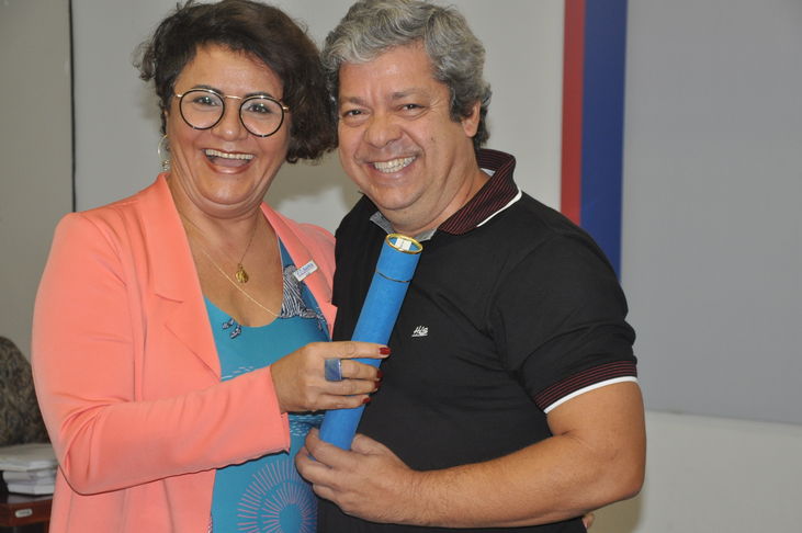 Na conclusão da sessão do dia 27 de março (2018), a Presidente do Conselho Estadual de Educação da Bahia, a Profa. Dra. Anatércia Ramos Lopes Contreiras,  fez um homenagem aos Conselheiros que concluíram seus mandatos e estavam deixando o CEE/BA. A Presidente agradeceu a convivência e o comprometimento dos 12 Conselheiros e uma Suplente que chegaram ao término de seus períodos no CEE/BA destacando os avanços do Conselho de Educação nos últimos anos, em muito alcançados devido ao árduo trabalho desses Conselheiros. Ao final, Anatércia Contreiras, em nome do CEE/BA, entregou a cada um deles certificados de reconhecimento pelos serviços prestados.