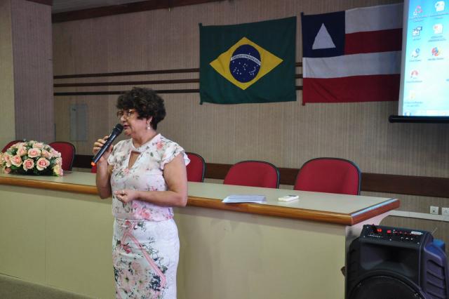 O Conselho Estadual de Educação da Bahia (CEE/BA) iniciou suas Sessões Plenárias do ano de 2018 nesta segunda-feira (22/01). A pauta foi dedicada à exposição, por parte dos representantes dos diversos setores do órgão, dos relatórios de suas ações e projetos desenvolvidos em 2017. Conselheiros e funcionários se reuniram durante toda tarde em sessão presidida pela Profa. Dra. Anatércia Ramos Lopes Contreiras, Presidente do CEE/BA.