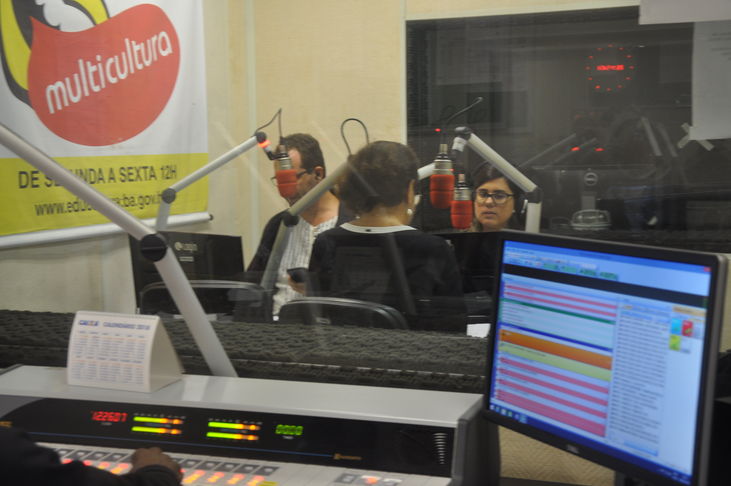 A Presidente do Conselho Estadual de Educação da Bahia (CEE-BA), Profa. Dra. Anatércia Ramos Lopes Contreiras, foi entrevistada hoje (09/05) nos programas Multicultura (Rádio Educadora) e TVE Revista (TVE Bahia). Na pauta, os desdobramentos e resultados da Conferência Estadual de Educação da Bahia (COEED), realizada nos últimos dias 03 e 05, em Salvador, e as expectativas para a Conferência Nacional Popular de Educação (CONAPE), a ser realizada de 24 a 26 deste mês, em Belo Horizonte, Minas Gerais. Os dois programas foram ao vivo.