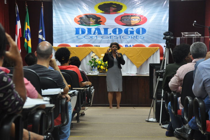 O Conselho Estadual de Educação da Bahia (CEE/BA) participou do evento Diálogo com Gestores, organizado pela Secretaria de Educação da Bahia (SEC), nesta quarta-feira (28/03/2018), no Instituto Anísio Teixeira (IAT).  As atividades do CEE/BA ocuparam todo o período da manhã e na ocasião foi apresentado um histórico do Conselho, além de uma apresentação de sua estrutura e atividades. Também foi discutida a Resolução Nº 26, que fixa normas para o funcionamento das instituições de ensino da Educação Básica, integrantes do Sistema Estadual de Ensino da Bahia.