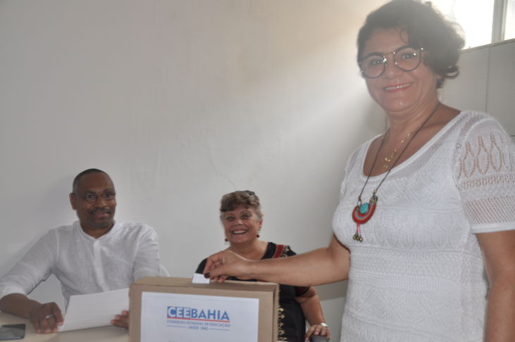 O Conselho Estadual de Educação da Bahia (CEE/BA) realizou na manhã de hoje (13/03/2018) suas eleições para presidência e vice-presidência, biênio 2018-2020. No total, 23 Conselheiros votaram e na contagem, por unanimidade, foi eleita a chapa formada por Anatércia Ramos Lopes Contreiras (presidente) e Mere Suely Rodrigues da Silva Oliveira (vice-presidente).