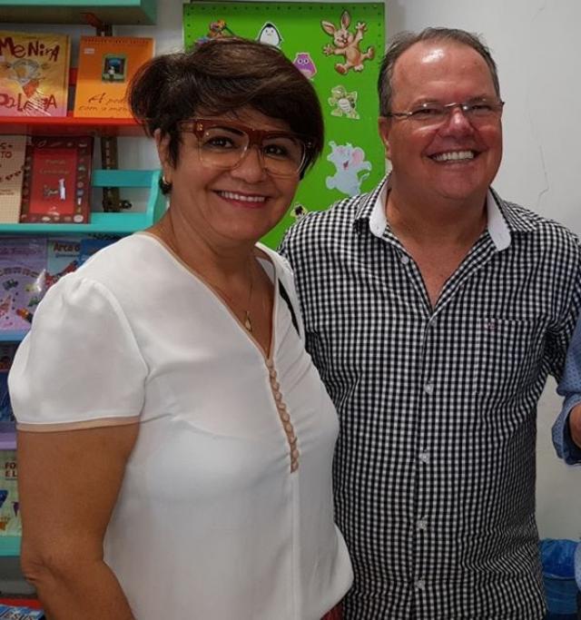 O professor da Universidade do Estado da Bahia (UNEB) e Conselheiro do Conselho Estadual de Educação da Bahia (CEE/BA), Joceval Andrade Bittencourt, lançou, sábado (16/12/2017), o livro Descartes e a invenção do sujeito, na Paulus Livraria de Salvador.  O evento contou com a presença da presidente do CEE/BA, Anatércia Ramos Lopes Contreiras.