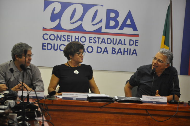 A reunião do Conselho Pleno do CEE-BA teve pauta especial na terça-feira (22/08/2017). No turno matutino, a pauta teve como ponto principal a adequação dos cursos de graduação das Universidades Estaduais da Bahia (UEBA) às novas diretrizes curriculares nacionais, conforme a RESOLUÇÃO CNE/CP Nº 2, DE 1º DE JULHO DE 2015, que define as Diretrizes Curriculares Nacionais para a formação inicial em nível superior (cursos de licenciatura, cursos de formação pedagógica para graduados e cursos de segunda licenciatura) e para a formação continuada. No turno vespertino, o CEE-BA recebeu o Superintendente de Políticas para a Educação Básica da SEC-BA, Ney Jorge Campello, e sua equipe, que apresentaram, ao Conselho Pleno, as ações dessa superintendência.