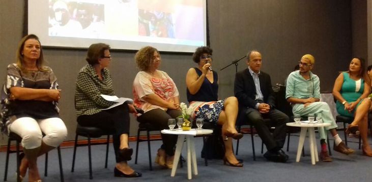 A Assembleia Legislativa da Bahia (Alba) foi palco, ontem (09/11), da Audiência Pública de Celebração da Década das Políticas Culturais para a Juventude Estudantil. O Conselho Estadual de Educação da Bahia (CEE/BA) foi representado no evento por sua presidente, Anatércia Ramos Lopes Contreiras, e pela Conselheira Claudia Maria de Souza Moura. 