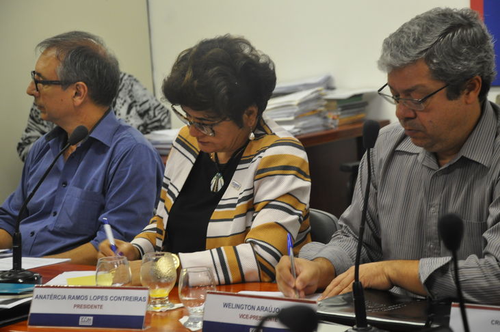 A reunião do Conselho Pleno do CEE-BA teve pauta especial na terça-feira (22/08/2017). No turno matutino, a pauta teve como ponto principal a adequação dos cursos de graduação das Universidades Estaduais da Bahia (UEBA) às novas diretrizes curriculares nacionais, conforme a RESOLUÇÃO CNE/CP Nº 2, DE 1º DE JULHO DE 2015, que define as Diretrizes Curriculares Nacionais para a formação inicial em nível superior (cursos de licenciatura, cursos de formação pedagógica para graduados e cursos de segunda licenciatura) e para a formação continuada. No turno vespertino, o CEE-BA recebeu o Superintendente de Políticas para a Educação Básica da SEC-BA, Ney Jorge Campello, e sua equipe, que apresentaram, ao Conselho Pleno, as ações dessa superintendência.