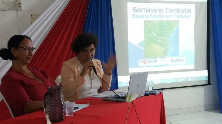 O Conselho Estadual de Educação da Bahia (CEE/BA) foi representando pela sua presidente, a Profa. Dra. Anatércia Ramos Lopes Contreiras, nos Seminários Territoriais Ensino Médio em Debate, edição realizada na cidade de Eunápolis, hoje (16/11/2017). O evento abrangeu toda a região do Núcleo Territorial de Educação (NTE) 17.