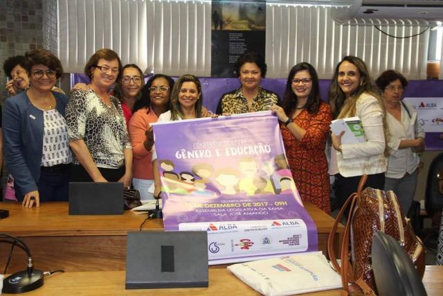 A presidente do Conselho Estadual de Educação da Bahia (CEE/BA), Profa. Dra. Anatércia Ramos Lopes Contreiras, participou da Conferência Livre realizada na Assembleia Legislativa da Bahia nesta quarta-feira (13/12/2017) e intitulada Gênero e  Educação.