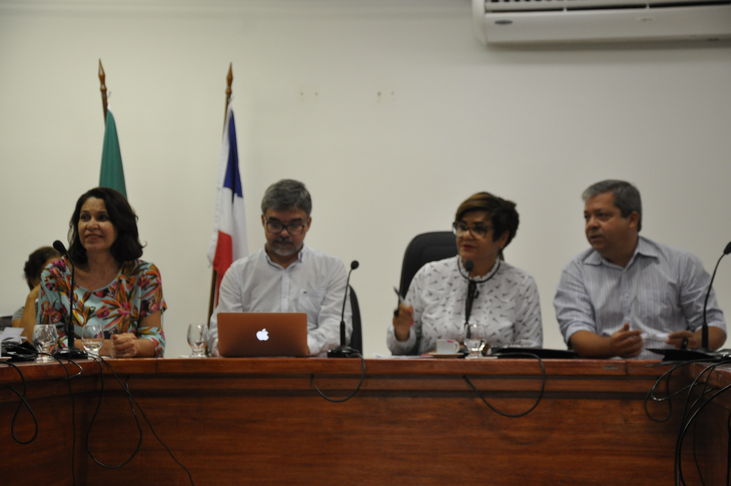 A Sessão Especial Plenária do dia 13 de março (2017) teve em sua pauta a palestra do professor Luis Fernandes Dourado, a homenagem à professora Ana Maria Silva Teixeira (ex-Presidente do CEE/BA), e a chegada de novos Conselheiros para a composição do grupo. Toda a programação foi acompanhada pelos colaboradores do CEE/BA, convidados e gestores da educação.