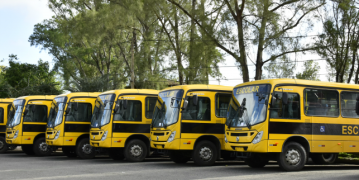 1530878949entregadeonibusescolaresprefeitos7.png