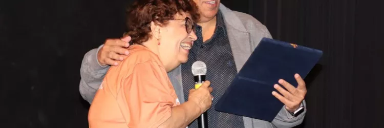 Diretora da Casa Anísio Teixeira, Mara Lêdo, em homenagem ao cons. Paulo Gabriel Nacif