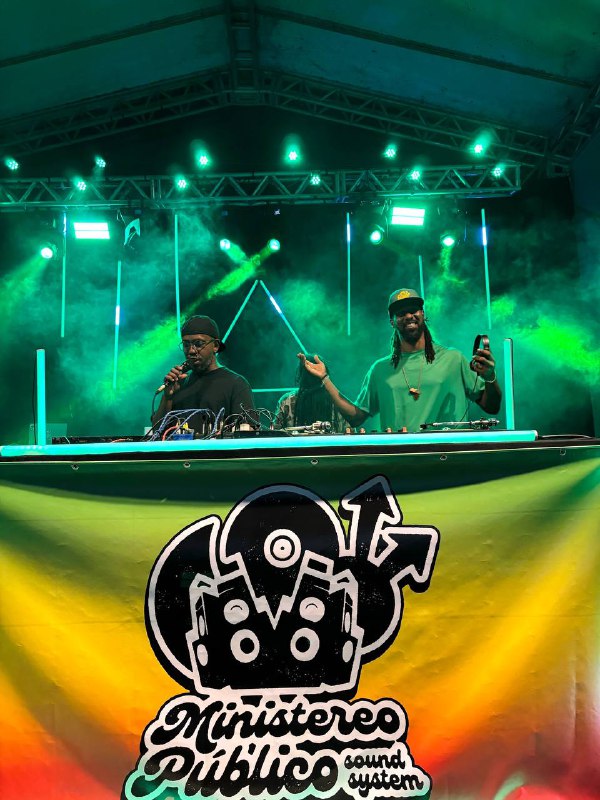 O grupo Ministereo Público no Palco do Largo Pedro Archanjo / Foto: Rodrigo Ferreira