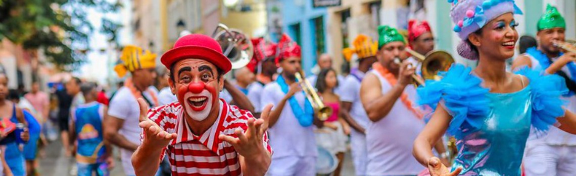 Atrações de rua invadem o Pelô