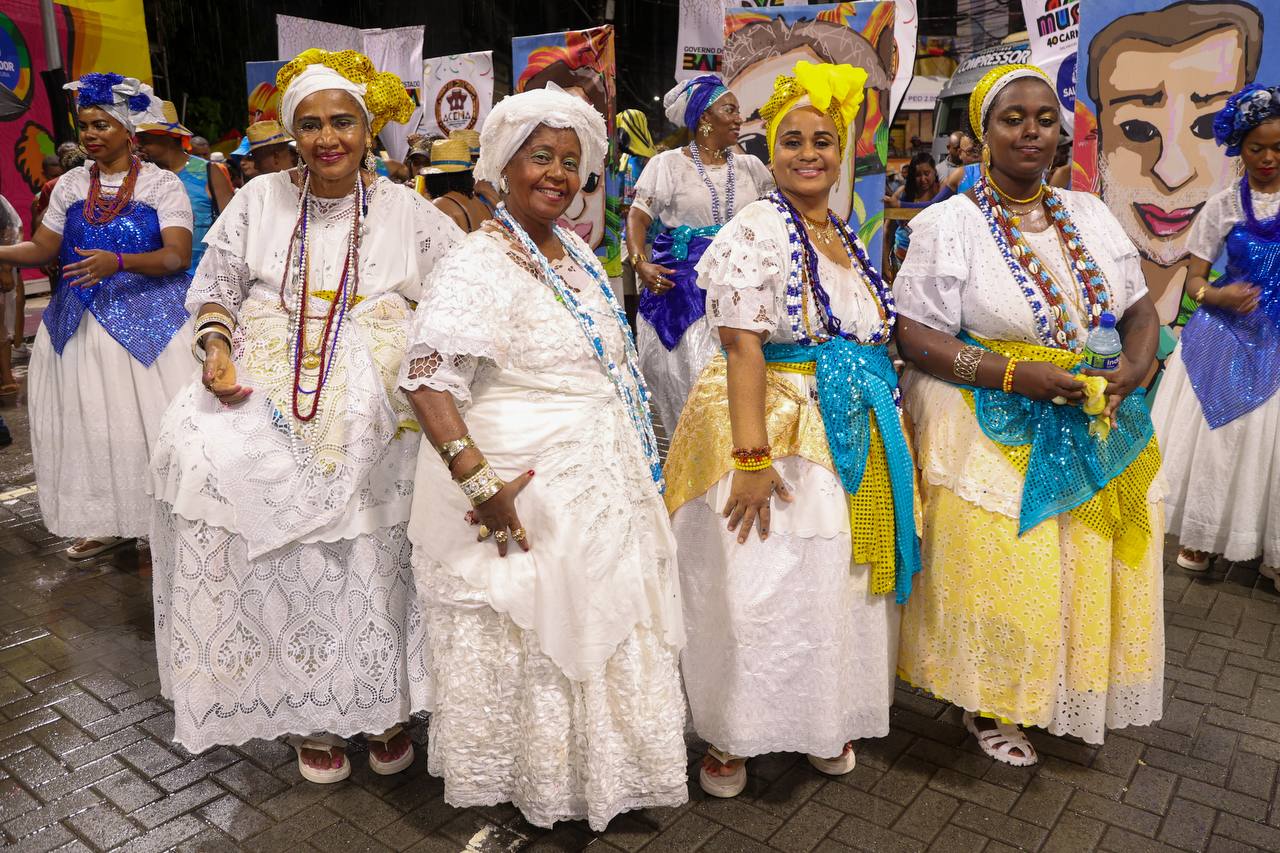 Baianas que desfilam no Samba e Folia