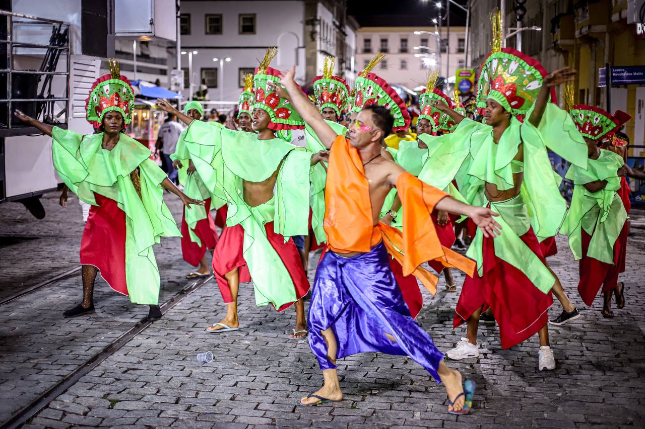 Jogo de Ifá transforma a avenida em palco de ancestralidade e resistência 