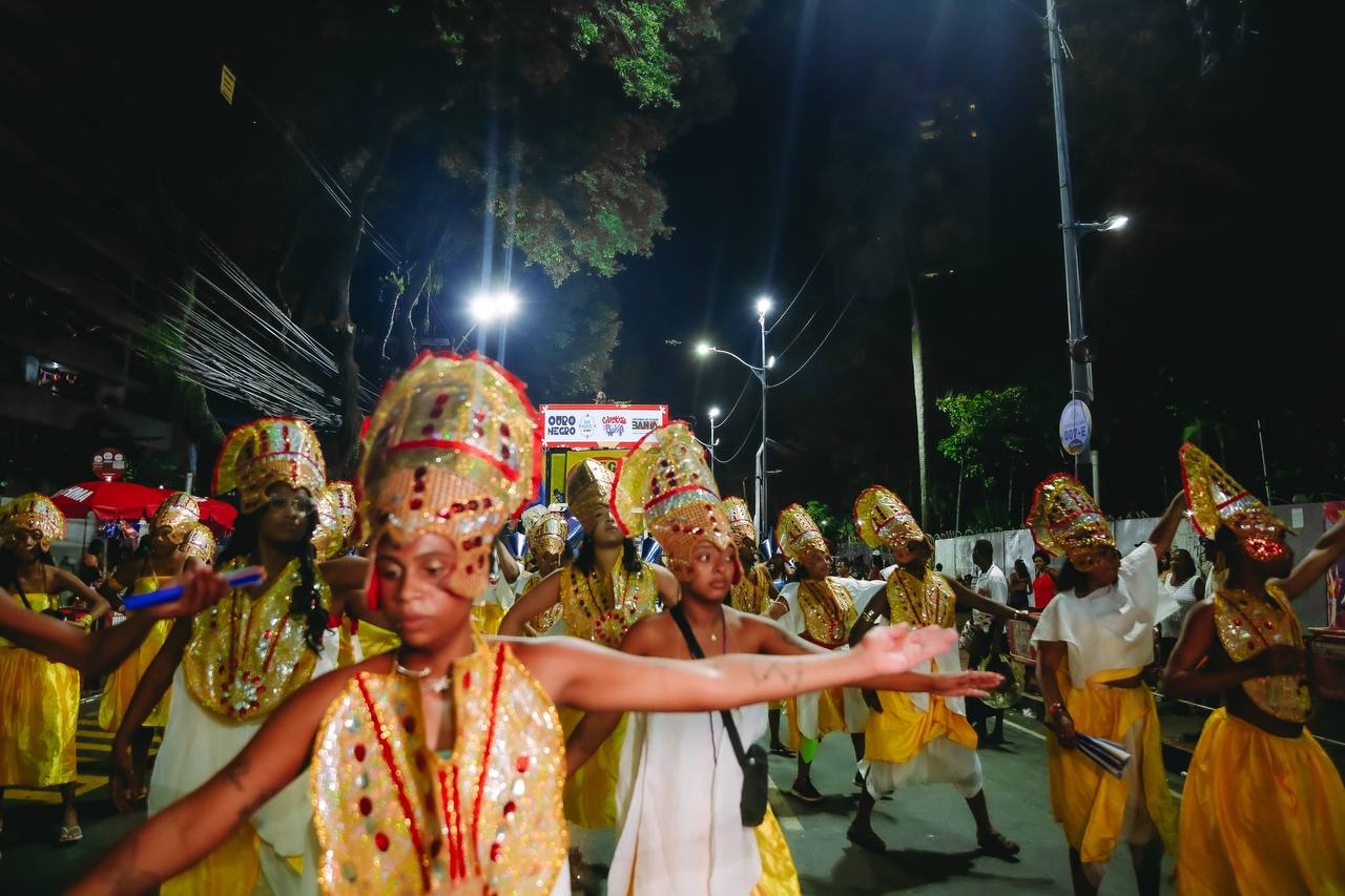 Legado de Môa do Katendê é destaque em desfile do bloco Os Negões