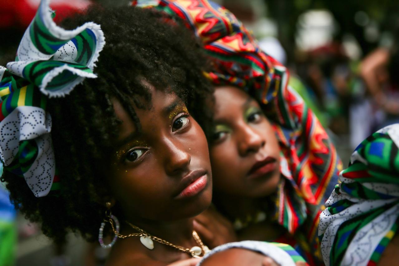 Integrantes do bloco Ibeji desfilaram no Osmar