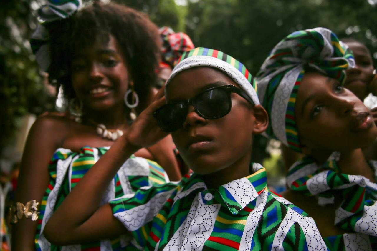 Integrantes do bloco Ibeji desfilaram no Osmar