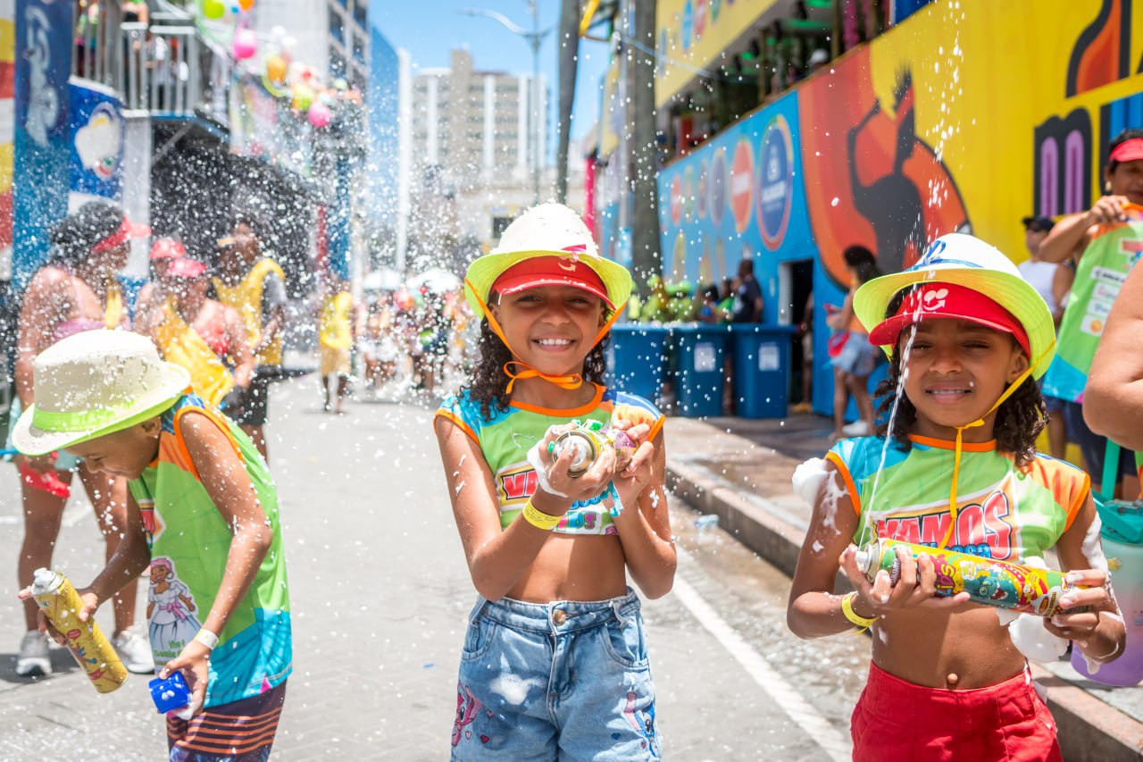 Bloco Vamos Nessa Kids reúne família no circuito Osmar