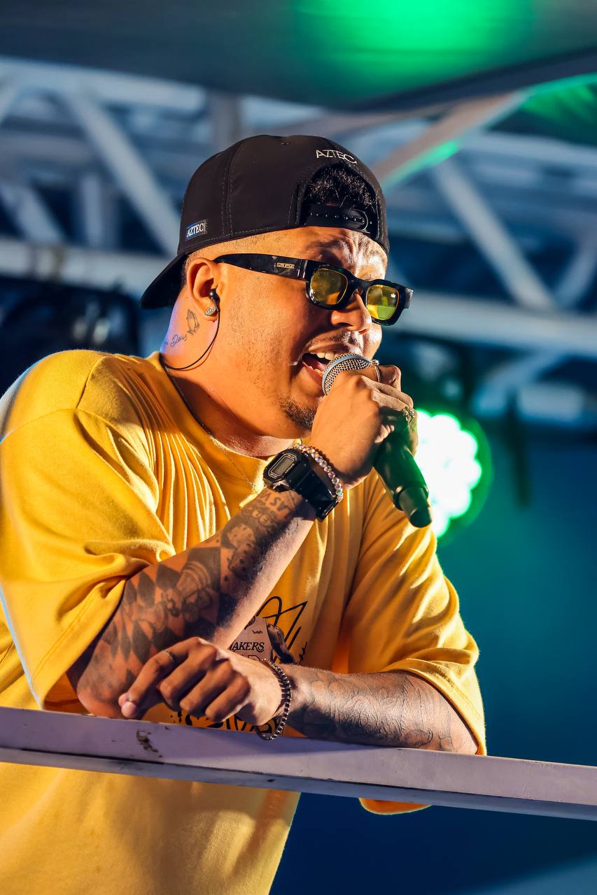 Cantor Belito convida o distrito de Ipuaçu para dançar ao som de samba e sofrência