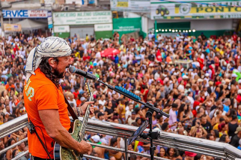 Micareta de Feira é aberta com entrega da chave ao Rei Momo e show de Bell Marques