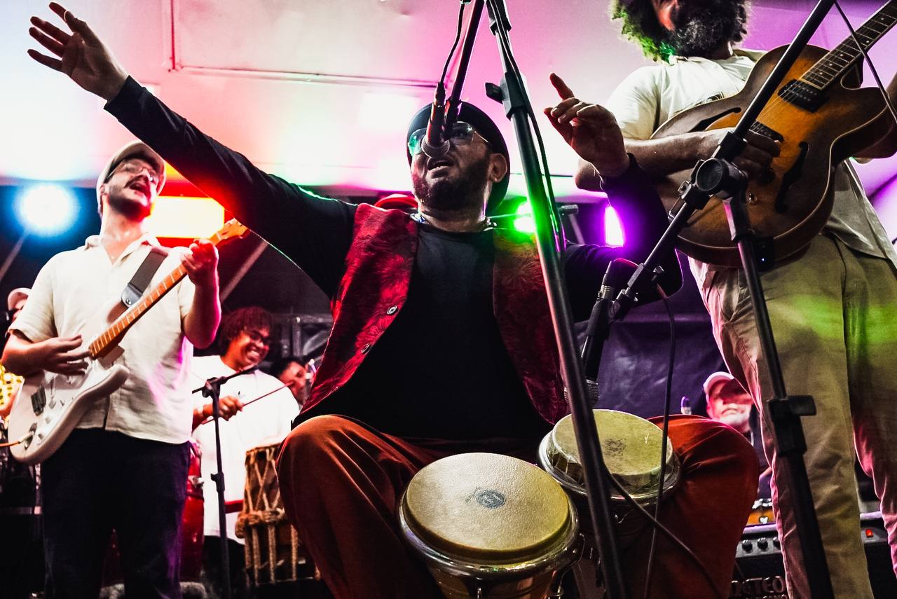 Em show marcado por emoção e ancestralidade, Banda Africania presta homenagem ao multiartista Bel da Bonita 