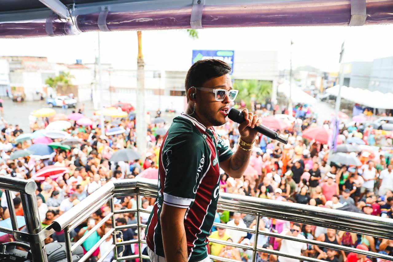 Thiago Aquino e Timbalada encerram Micareta de Feira com arrastão nesta segunda (5)