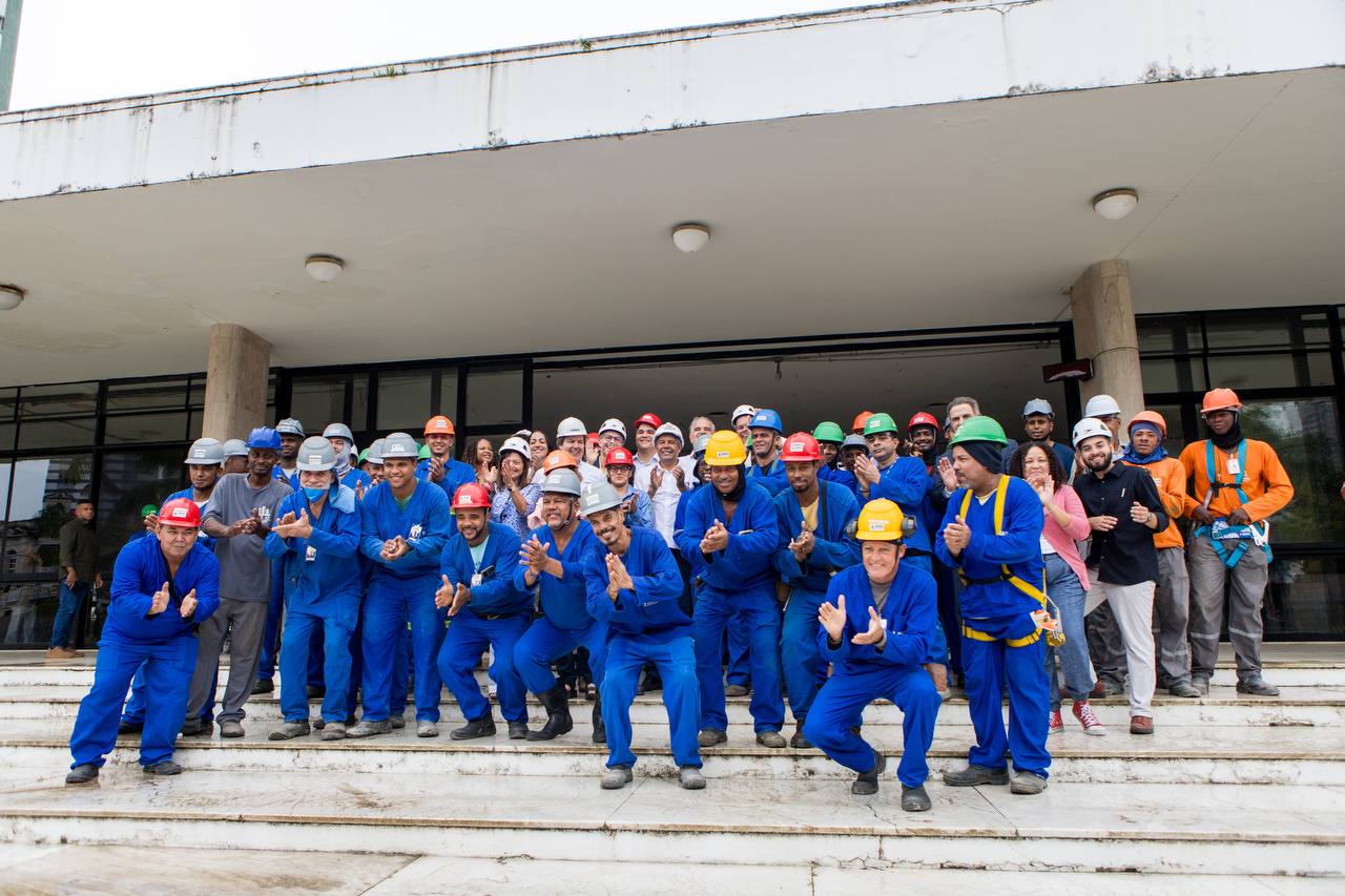 Governador visitou as obras do TCA e tomou café com os trabalhadores da obra.jpeg