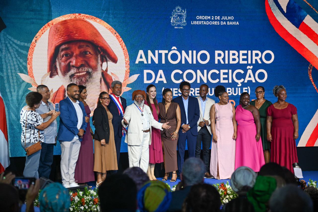 Comenda 2 de Julho homenageia artistas e lideranças religiosas em cerimônia no MAC Bahia