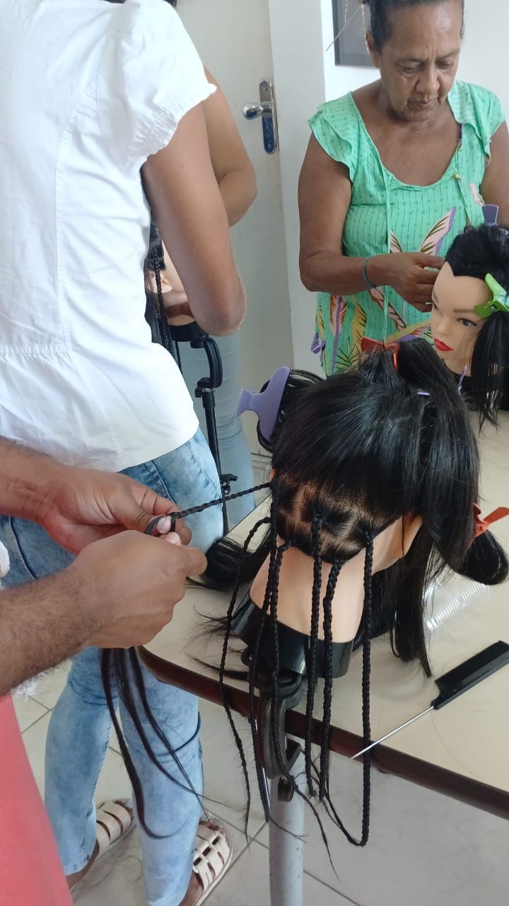 Projeto Cabeça de Iyami, contemplado pelo Edital Paulo Gustavo, fortalece empreendedorismo feminino e estética afro-brasileira em Salvador