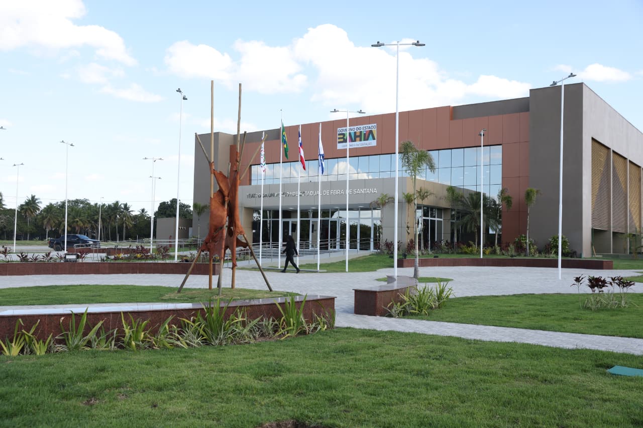 UEFS inaugura novo teatro e impulsiona educação e cultura na Bahia