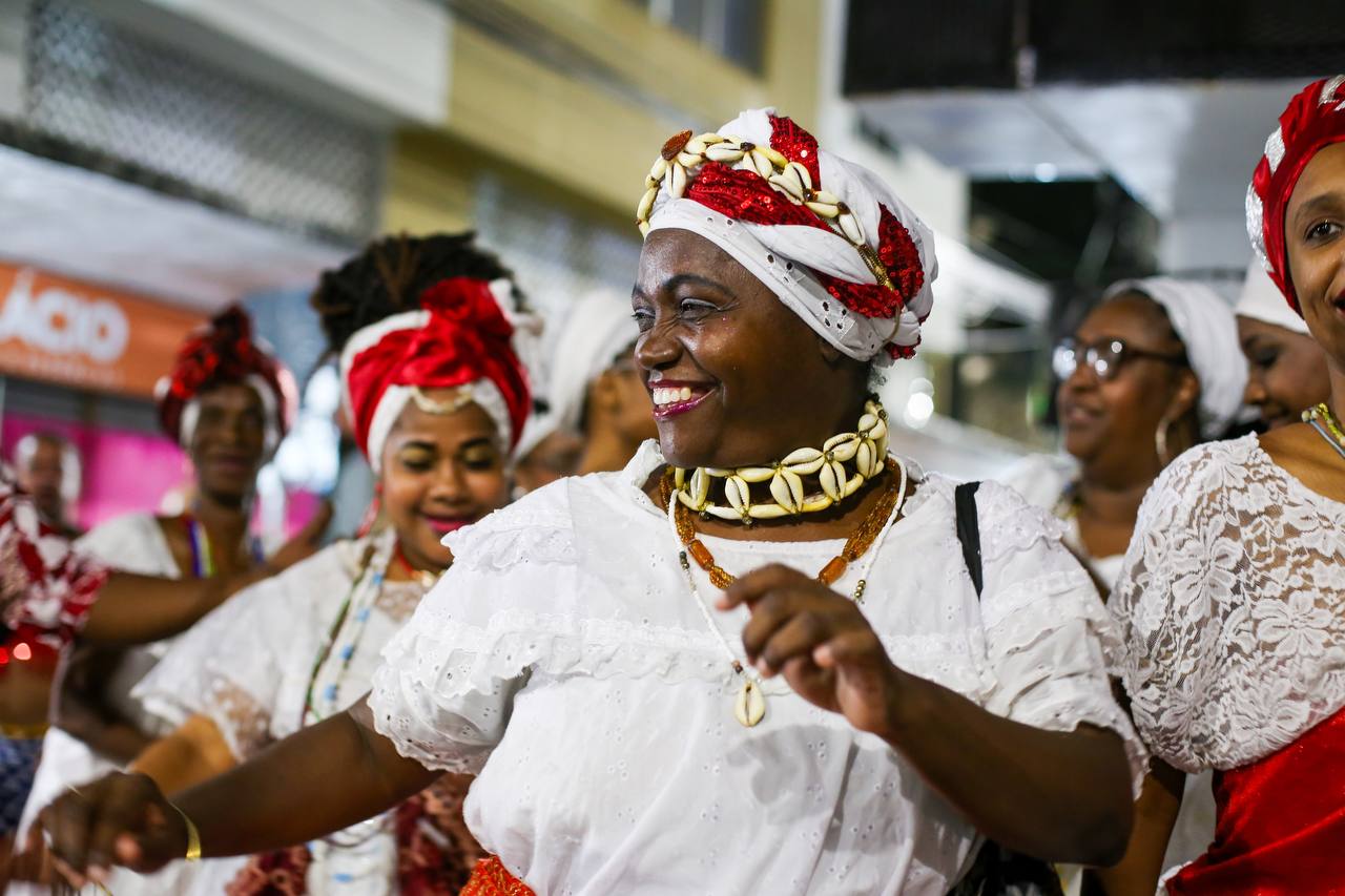 Arca do Axé apresentou cortejo marcado pela força da dança afro e da musicalidade 
